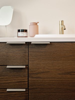 Edge Straight 60 Möbelhandtag i aluminium