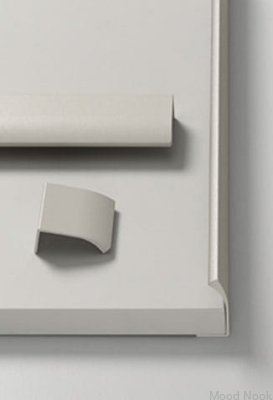 Edge Straight 60 möbelhandtag i aluminium i beige