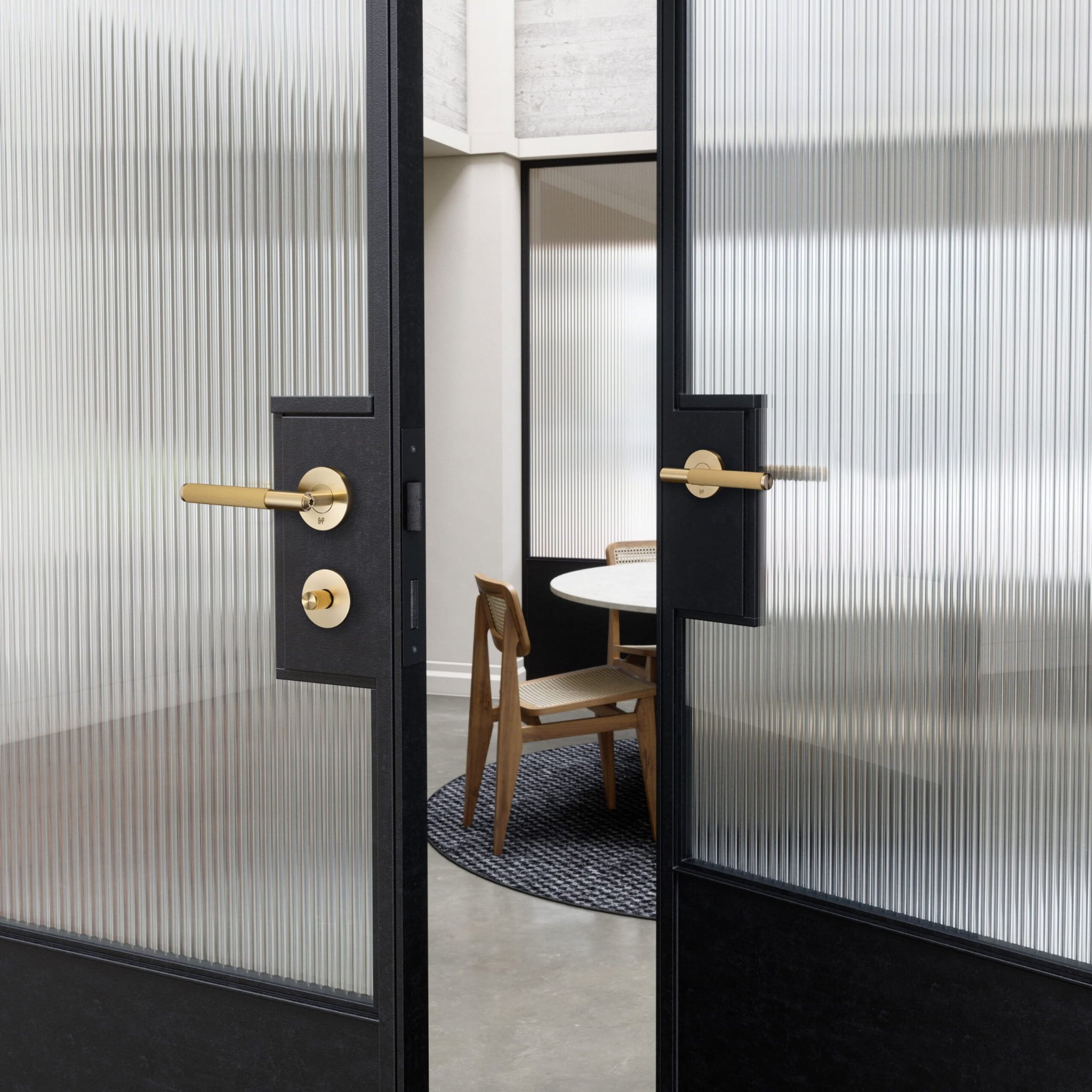 BP_Door_Handle_Linear_Brass_Lifestyle_1-scaled (3).jpg
