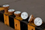 Gałki do mebli - graficzne - kolekcja FACES - DOTmanufacture.webp