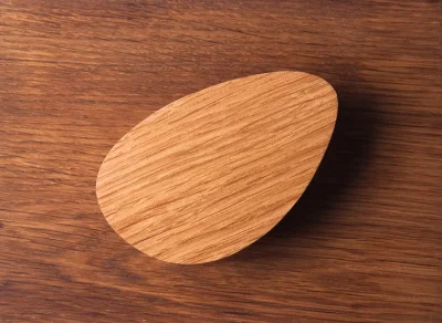 Pebble Möbelhandtag i trä i ek (liten)