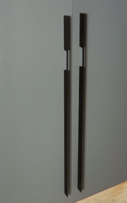 Peak 1120 avlångt möbelhandtag, borstad svart aluminium (asymmetrisk)