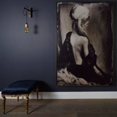 Настенный светильник Hooked Nude из стали, графита и обожженной бронзы