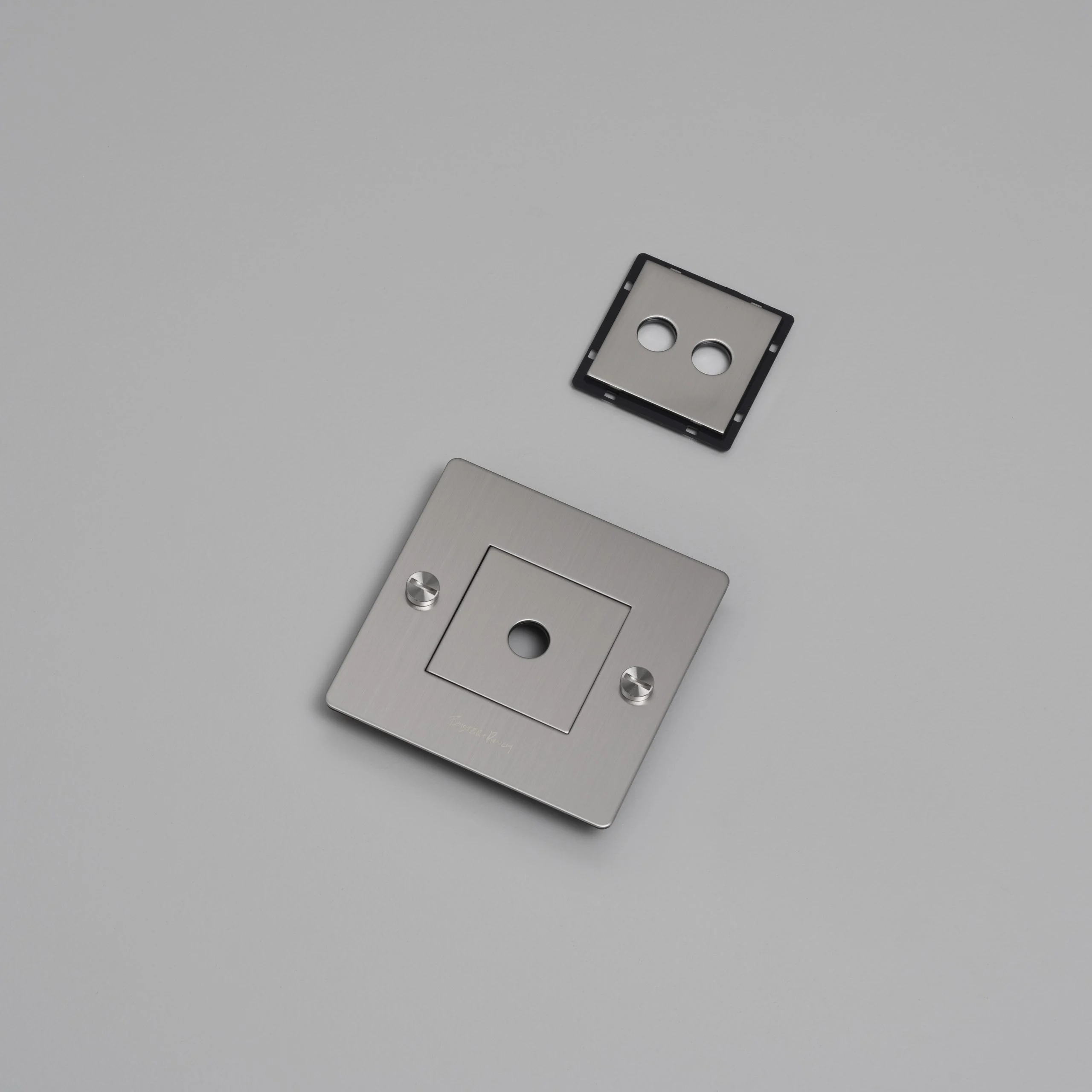 EU_ELECTRICITY_1G_Wall_Plate_Infill_Steel_Web-scaled.webp