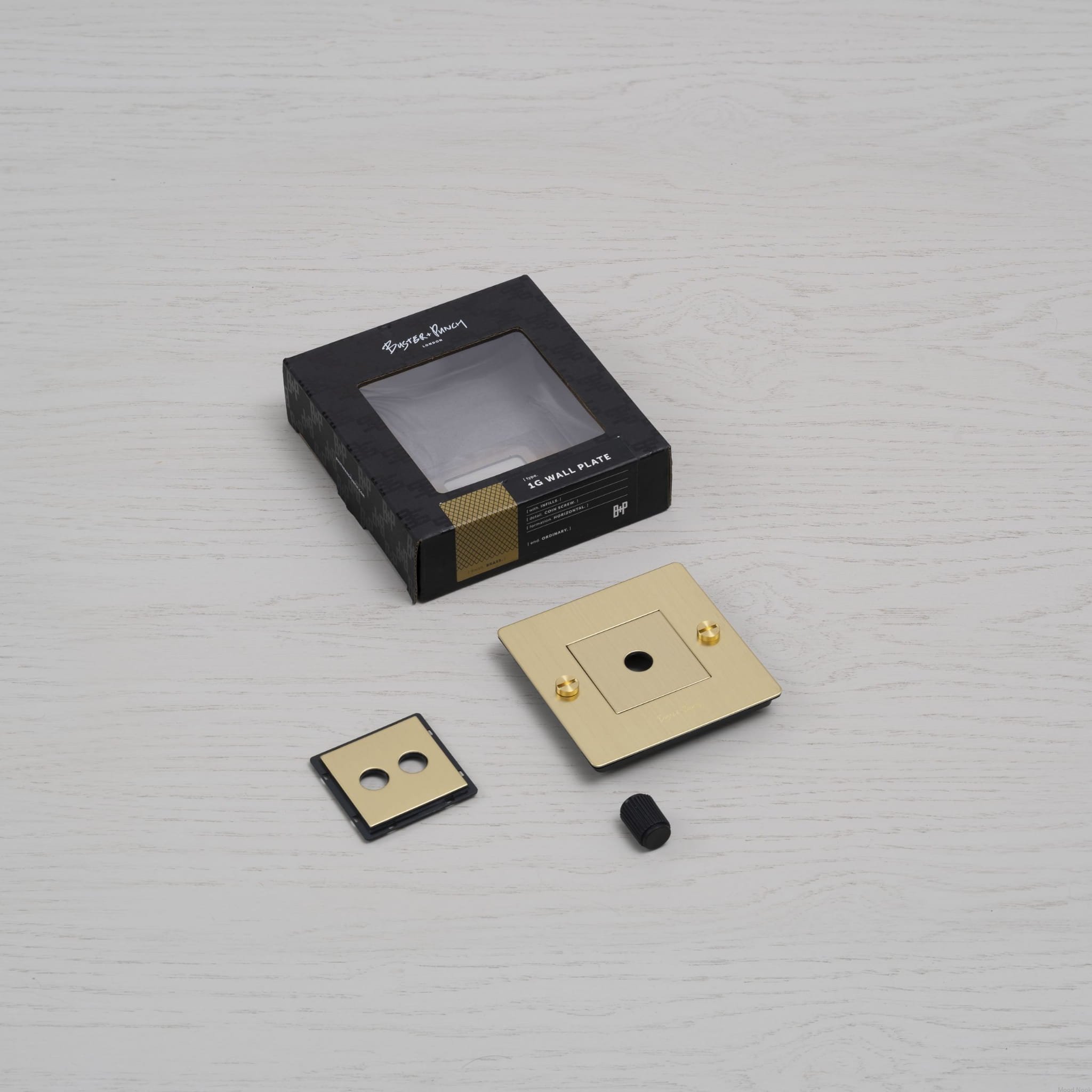 EU_ELECTRICITY_1G_Wall_Plate_Infills_Brass_Unboxing_Web-scaled (1).jpg