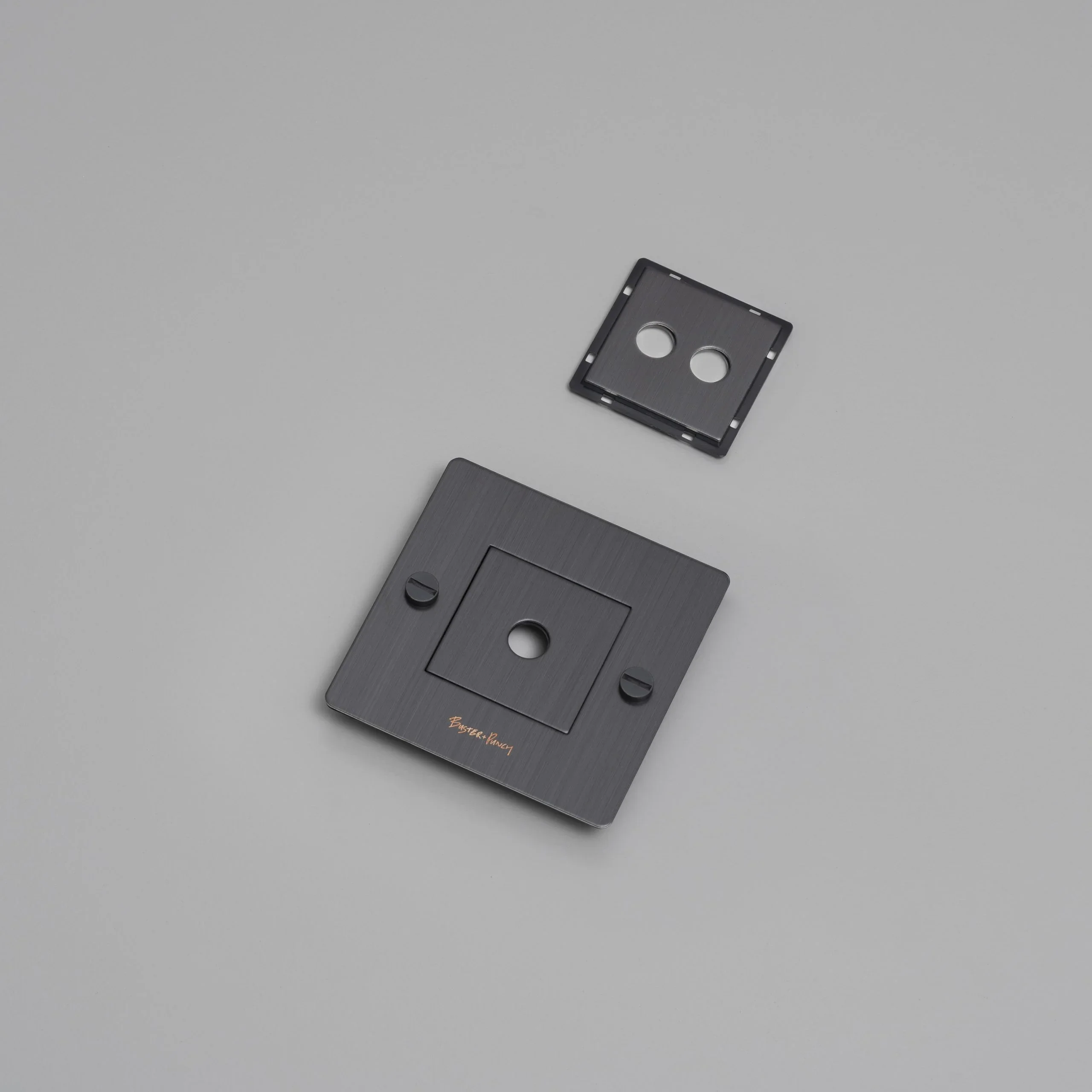 EU_ELECTRICITY_1G_Wall_Plate_Infill_SmokedBronze_Web-scaled.webp