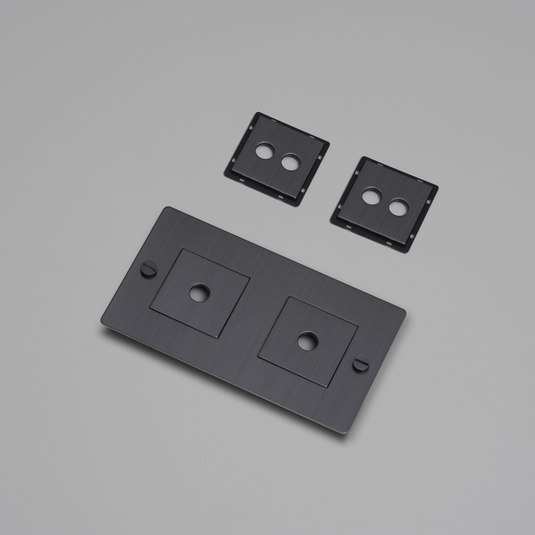 EU_ELECTRICITY_2G_Wall_Plate_Infill_SmokedBronze_Web-scaled.jpg