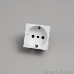 EU_Electricty_Italian_Multi_Type_F_L_White_Front_Web-scaled.jpg