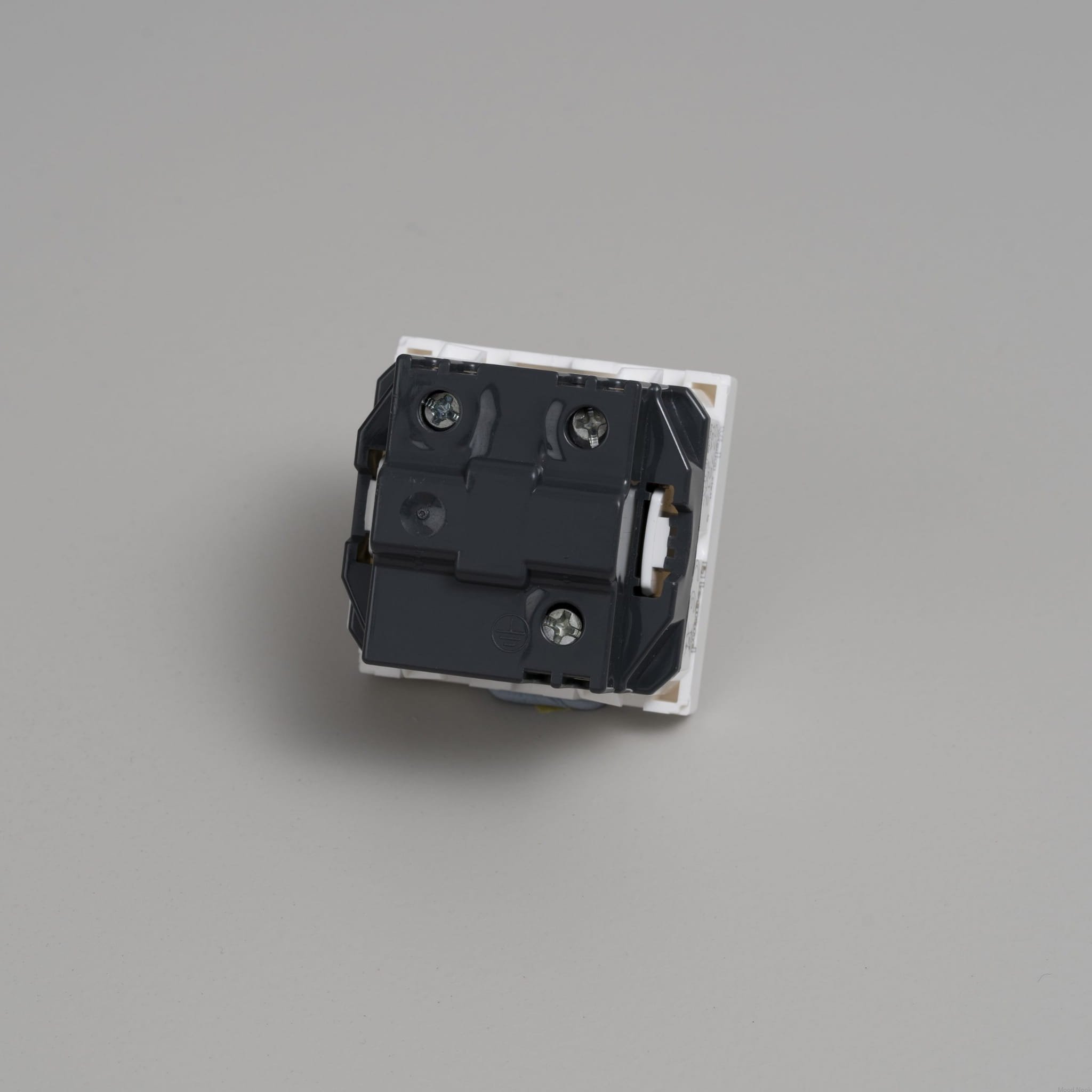 EU_Electricty_Italian_Multi_Type_F_L_White_Rear_Web-scaled.jpg