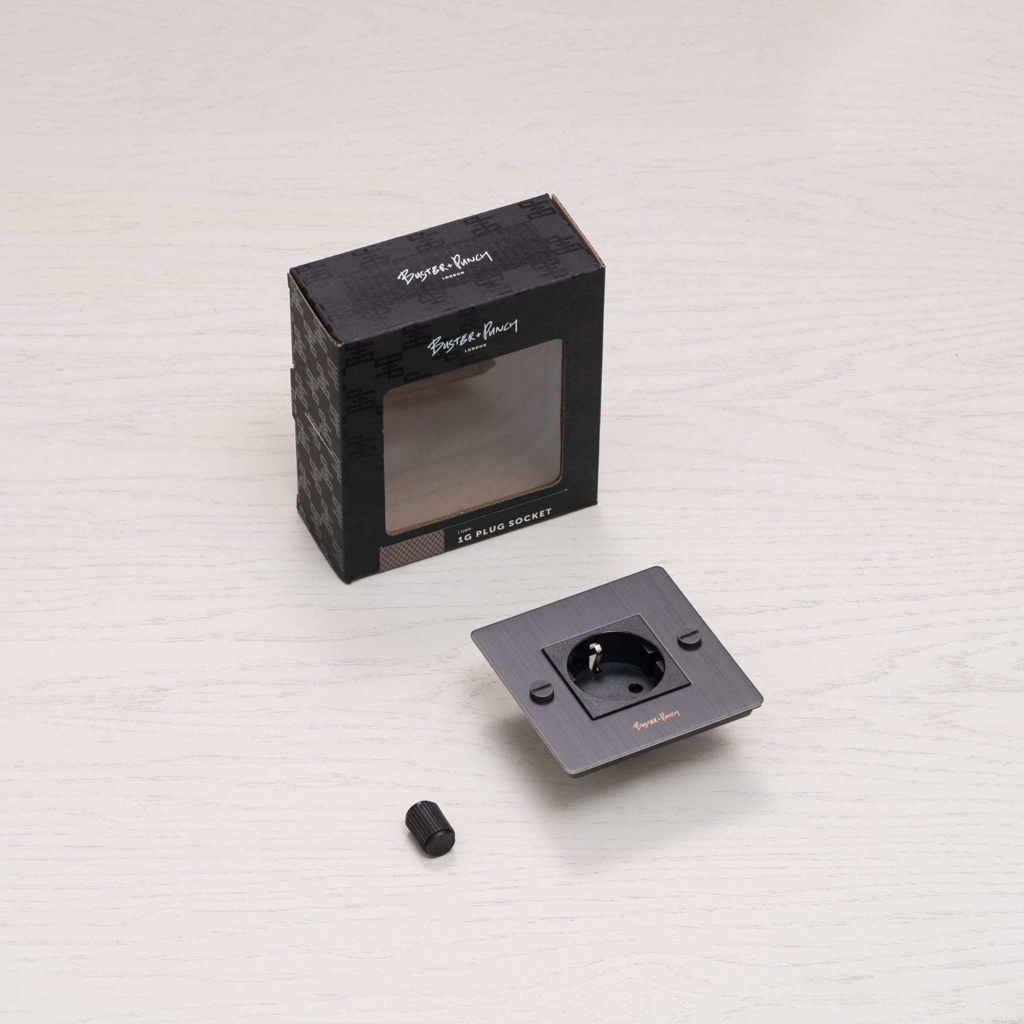 EU_Electricty_1G_Socket_SmokedBronze_Unbox_Web-scaled (1).jpg