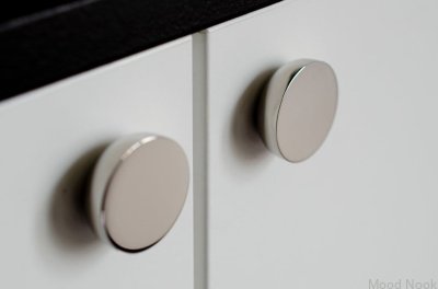 Kokeshi 3012 möbelknopp i polerat stål