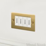 2g_brassplate_brassbutt_fourinsert-text_2.jpg