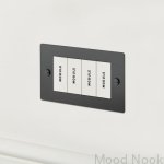 2g_blackplate_blackbutt_fourinsert-text_2.jpg