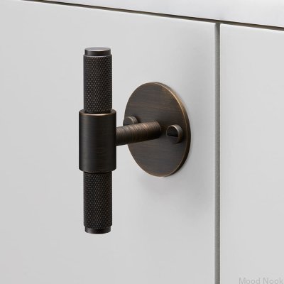 T-bar möbelhandtag med kryssplatta 95 mässing bränd brons