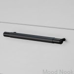 Zdjęcie mebla z czarnym metalowym uchwytem Pull bar