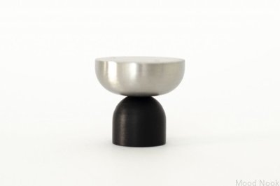 Kokeshi Mix 3032 Aluminium Svart med möbelknopp i borstat stål