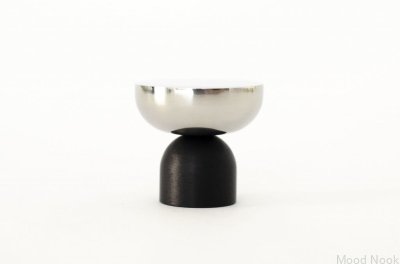 Kokeshi Mix 3032 Möbelknopp i svart aluminium med polerat stål