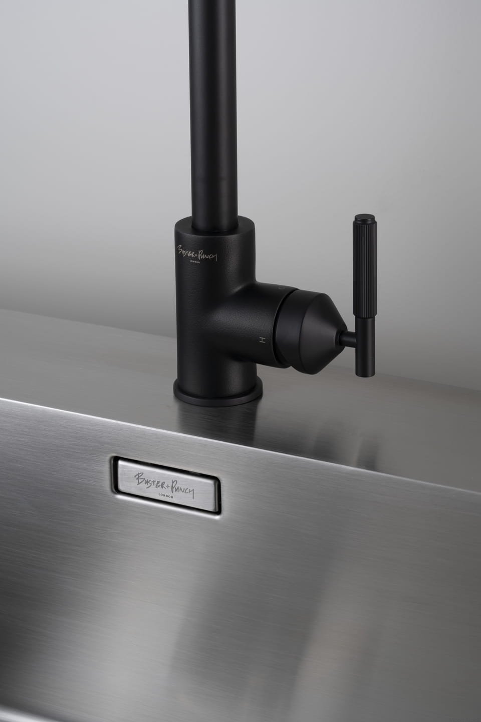 BP_Tap_Linear_Detail_Black.jpg