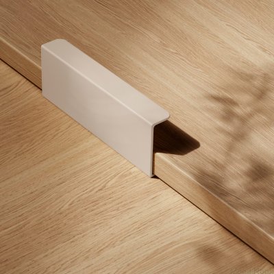 Hide 120 metallkant möbelhandtag Greige