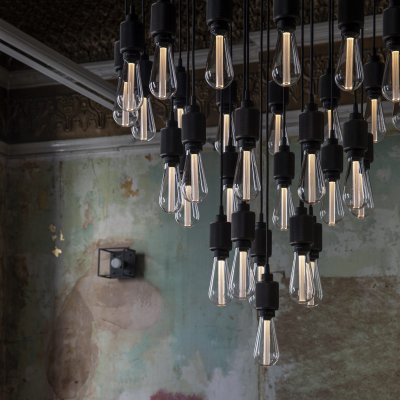 Klassisk ljuskrona i tung metall (valbar på begäran)