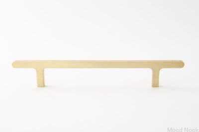 Flat Line 128 avlångt möbelhandtag, borstad mässing, olackerad