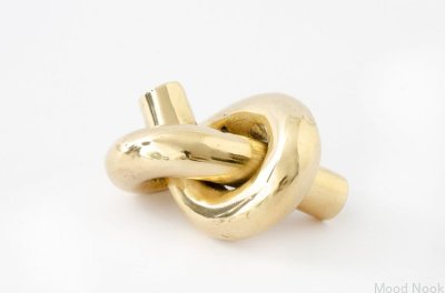 Ручка мебельная Knot 50, полированная латунь, без лака.