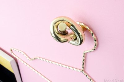 Ручка мебельная Knot 50, полированная латунь, без лака.