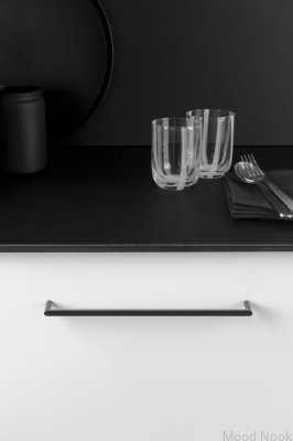 Pura 256 avlångt möbelhandtag, metall, svart titan, polerat