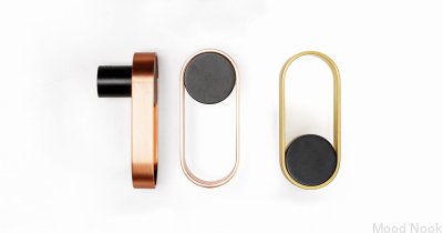 Orbit 45 Настенная вешалка черного цвета с матовым золотом