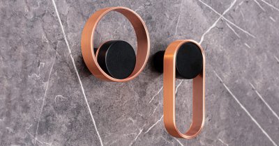 Orbit 75 Black с настенной вешалкой из матовой меди