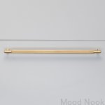 Zdjecie uchwytu meblowego Pull Bar Linear Large mosieznego na meblu
