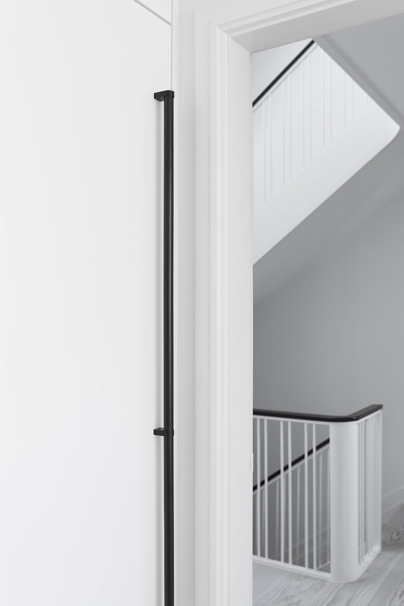 2244301280-9005--Uchwyt-meblowy-podłużny-Big-w/middle-foot-1280-Stalowy-Czarny-Mat-Furnipart-Mood-Nook