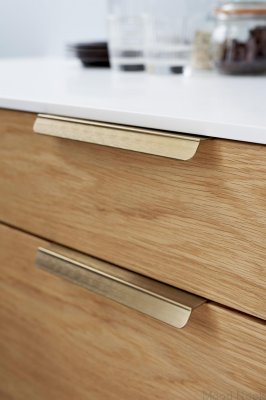 Accent 200 Aluminium Guld Borstad Kant Möbelhandtag