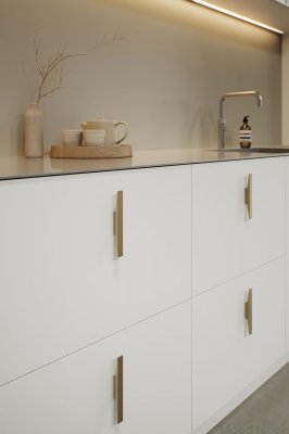 Avlångt möbelhandtag Facet 32 Aluminium Matt Guld