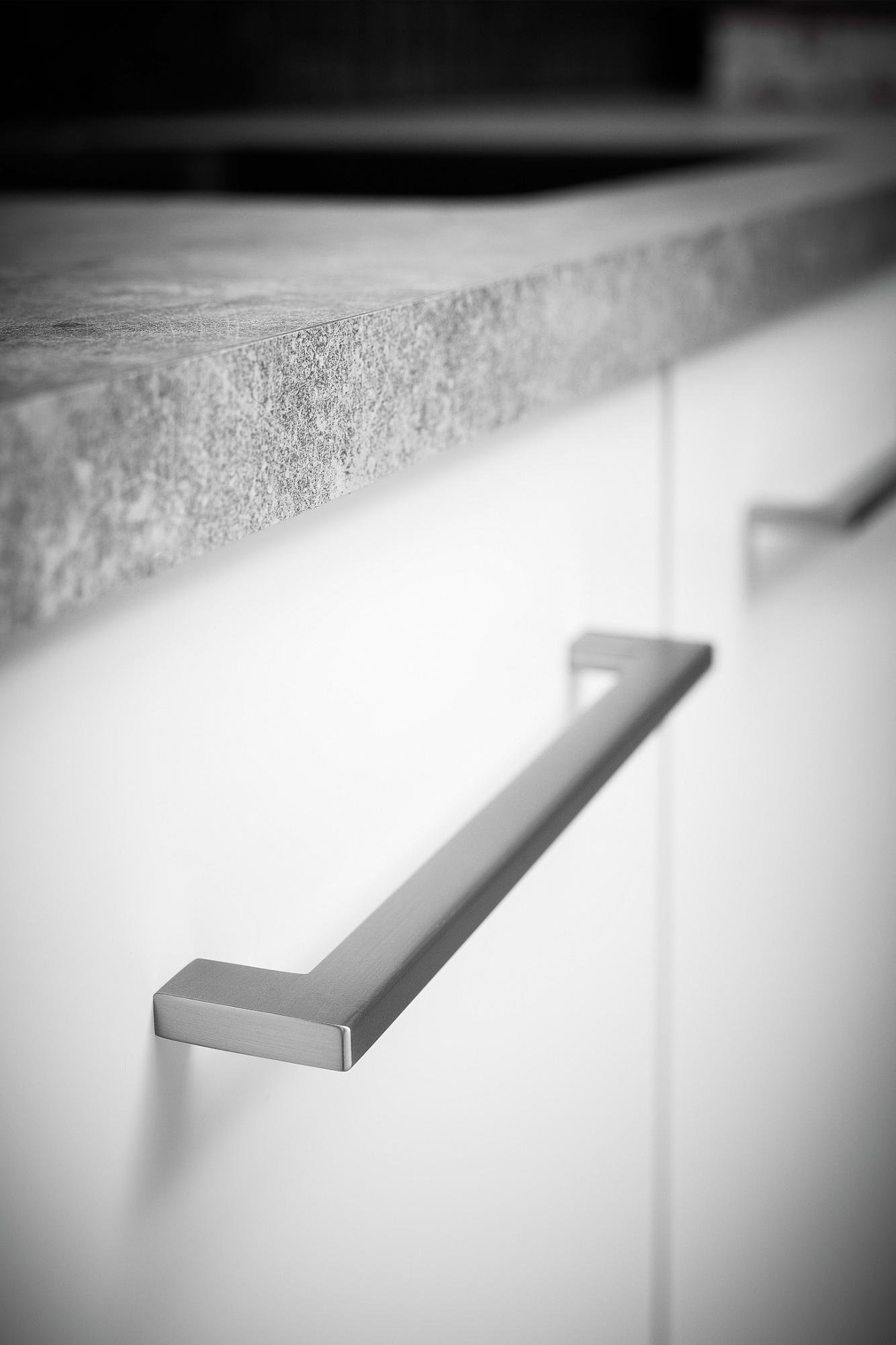 512860192-66--Uchwyt-meblowy-podłużny-Flat-192-Metalowy-Srebrny-Furnipart-Mood-Nook_2