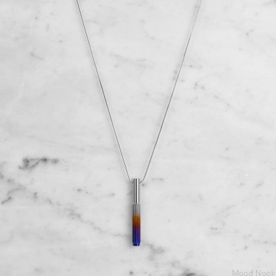 Collier en acier brûlé Linear Steel avec pendentif vertical
