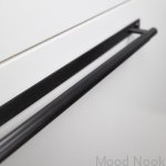 Zdjecie uchwytu Pull Bar Plate medium czarnego na meblu
