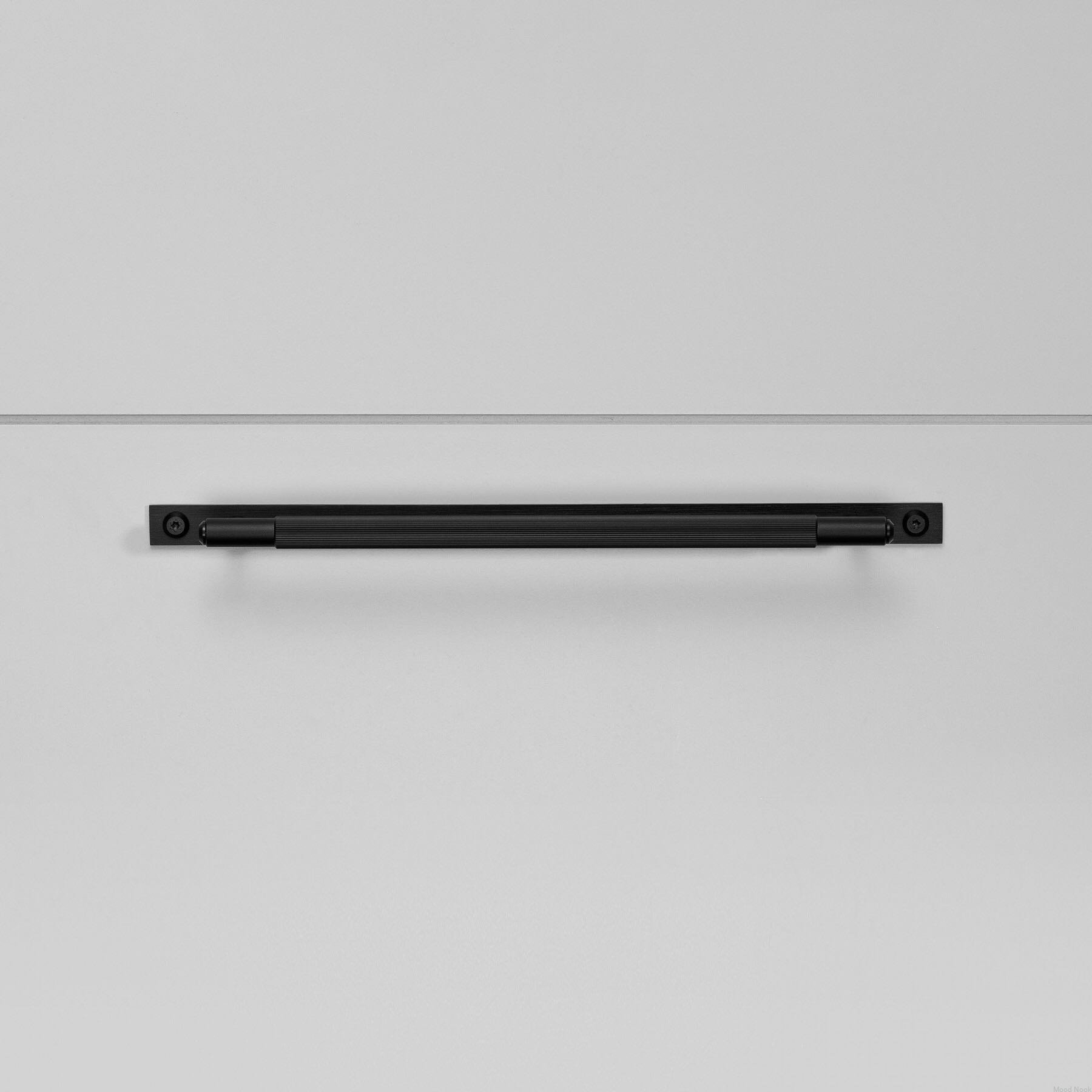 Zdjecie uchwytu Pull Bar Plate medium czarnego frontalnie