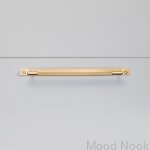 Zdjecie uchwytu Pull bar Linear Medium mosieznego frontalnie