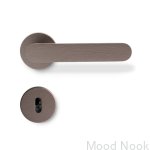 752032-41--Klamka-do-drzwi-Vibe-Plain-Aluminiowa-Ciemny-Brąz-Standard-skandynawski-Beslag-Design-MoodNook_1