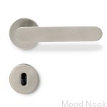752036-41E--Klamka-do-drzwi-Vibe-Grip-Aluminiowa-Srebrna-Szczotkowana-Beslag-Design-MoodNook_1