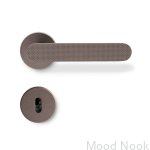 752037-41--Klamka-do-drzwi-Vibe-Grip-Aluminiowa-Ciemny-Brąz-Standard-skandynawski-Beslag-Design-MoodNook_1