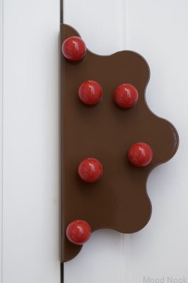 Puxador para móveis Mare 200 Steel Brown Edge com bolinhas vermelhas