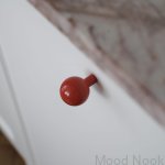 m_168--Gałka-meblowa-Kulka-30-Stalowa-Czerwona-Marbelo-MoodNook_2