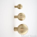 m_155_W-M--Wieszak-ścienny-Kulka-30-Mosiężny-Nielakierowany-Marbelo-MoodNook_2