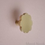 m_153_W--Wieszak-ścienny-Marbelo-08-Kwiatek-Mosiężny-Szczotkowany-Nielakierowany-Marbelo-MoodNook_2