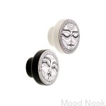 E_27-WH-A--Gałka-meblowa-Faces-Black&White-40-Drewniana-Dębowa-Emaliowana-Biała-(wzór A)-Dot-Manufacture-MoodNook_2