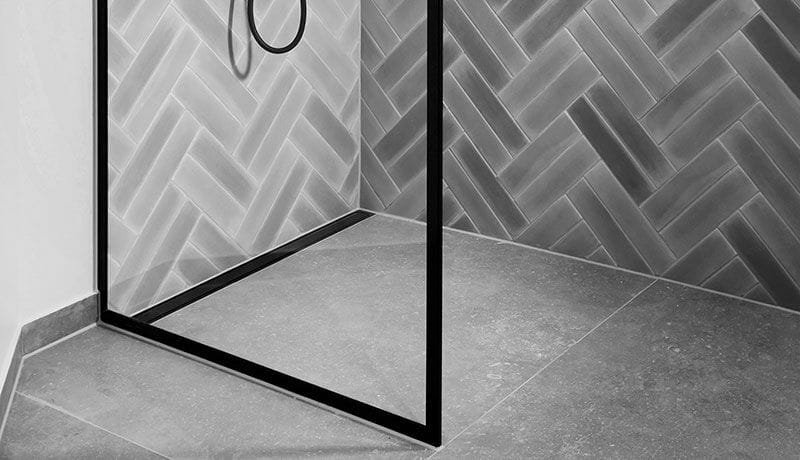 51170900--Szyba-prysznicowa-z-czarną-ramką-GlassLine-900-Unidrain-MoodNook_1