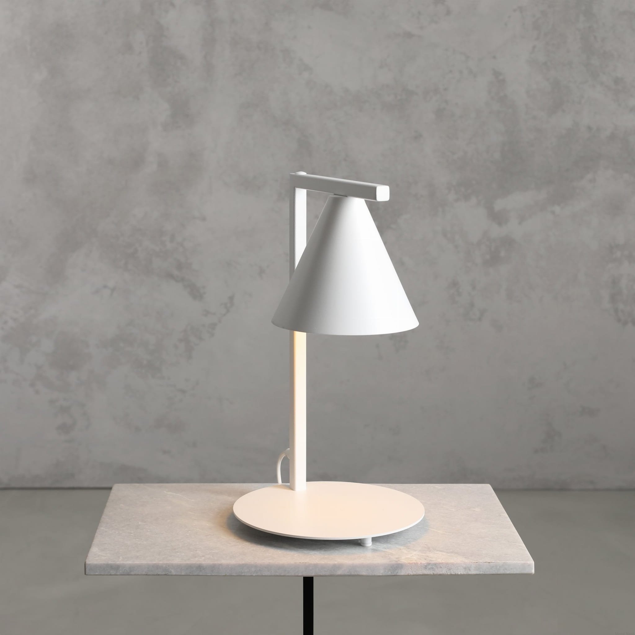 1108B--Lampka-biurkowa-Form-Metalowa-Biała-Artera-MoodNook_2