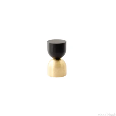 Kokeshi Mix 1832 Möbelknopp Borstad Mässing Olackerad med Svart Aluminium